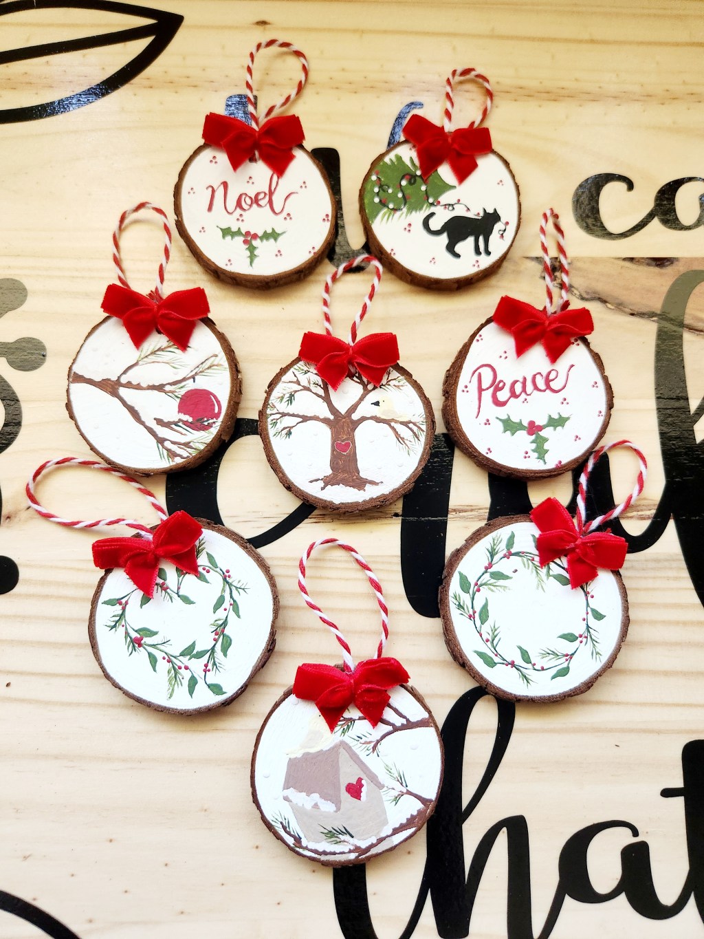 DIY Painted Wood Slice Christmas&nbsp;Ornaments